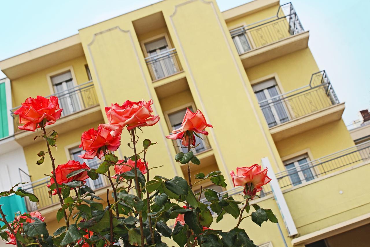 Hotel Villa Aurora Bellaria-Igea Marina Exterior photo